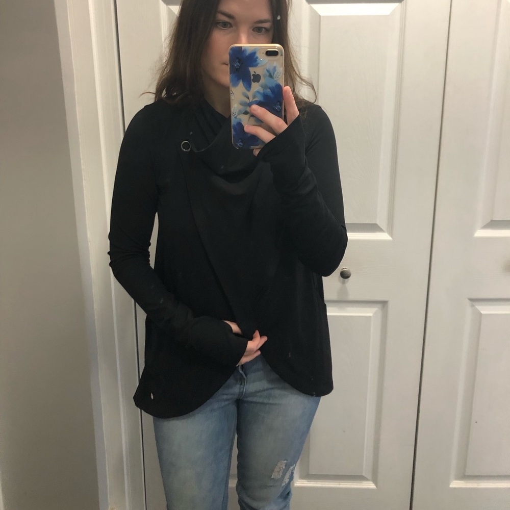 Draped, long sleeved jacket. Perfect for the gym!